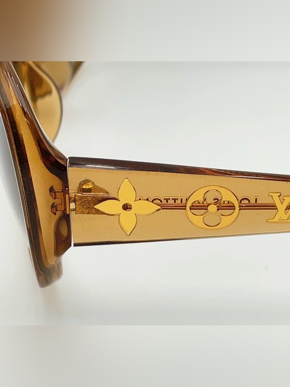 Auth LV ZO460E Obsession GM 59
15 Sunglasses Glitter Honey W/
Box - Picture 10 of 16